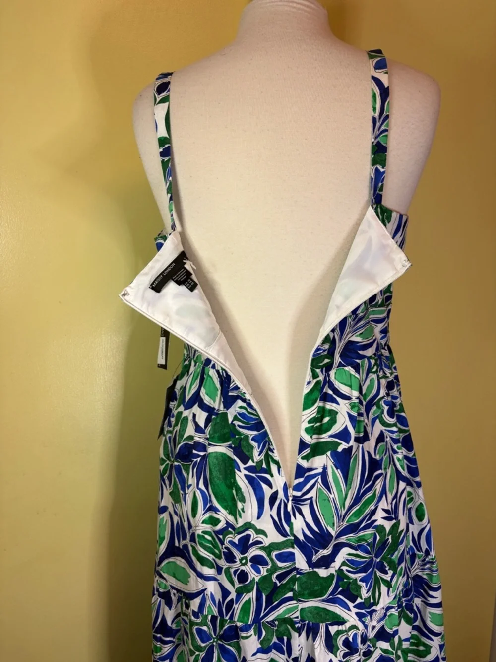 Maggy London Maxi Dress With Pockets - Picture 11 of 11